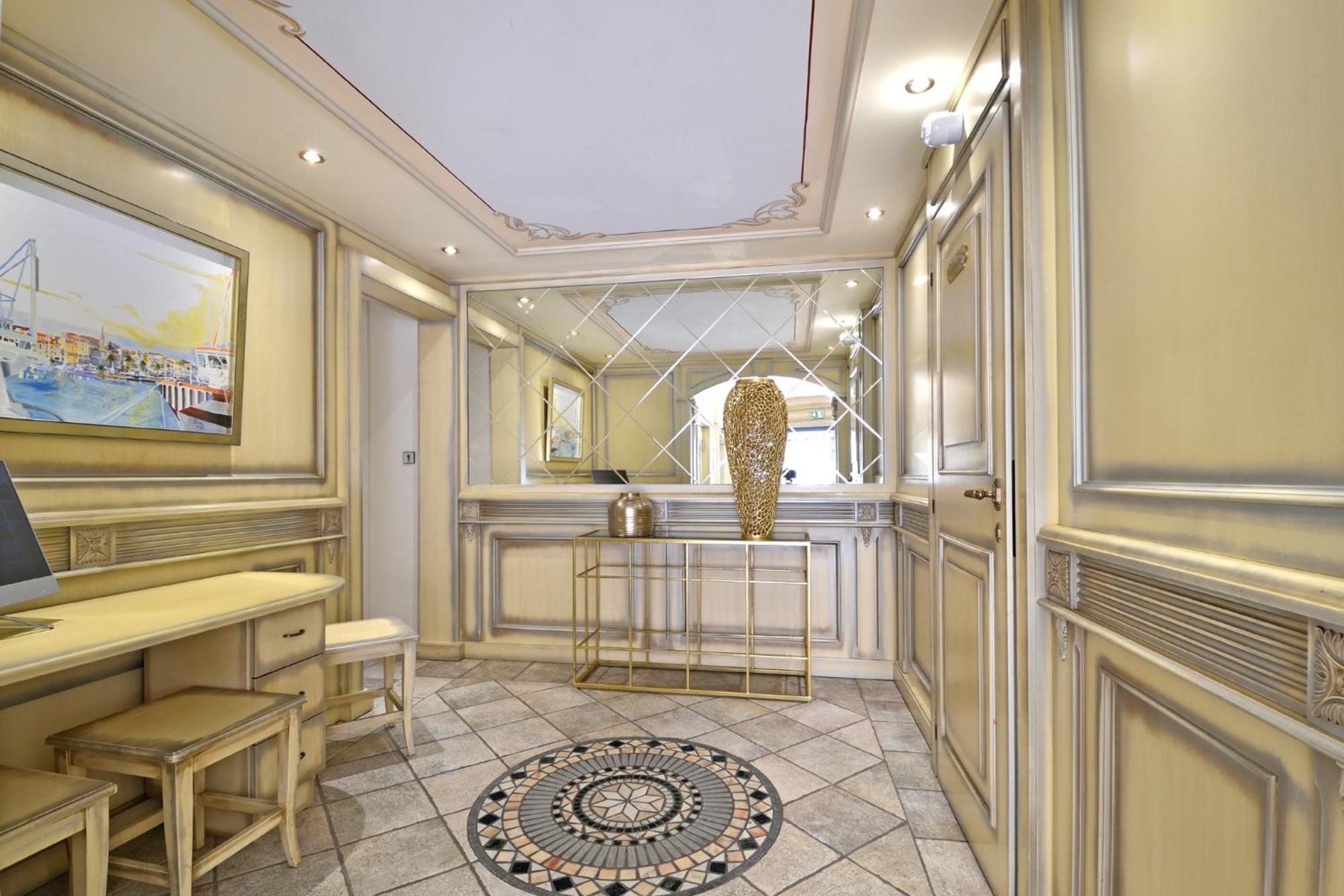 Hotel Le Rocher Calvi  Zewnętrze zdjęcie
